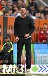 04.10.2025, Fussball 1. Bundesliga 2025/2026, 6.Spieltag, FC Augsburg - VfL Wolfsburg, in der WWK-Arena Augsburg. Trainer Sandro Wagner (FC Augsburg) unzufrieden,
 


