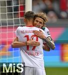 04.10.2025, Fussball 1. Bundesliga 2025/2026, 6.Spieltag, FC Augsburg - VfL Wolfsburg, in der WWK-Arena Augsburg. Torjubel Robin Fellhauer (Augsburg) und Kristjan Jakic (FC Augsburg) 
 

