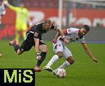 04.10.2025, Fussball 1. Bundesliga 2025/2026, 6.Spieltag, FC Augsburg - VfL Wolfsburg, in der WWK-Arena Augsburg. v.l. Maximilian Arnold (Wolfsburg) gegen Elias Saad (FC Augsburg) 
 


