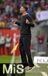 04.10.2025, Fussball 1. Bundesliga 2025/2026, 6.Spieltag, FC Augsburg - VfL Wolfsburg, in der WWK-Arena Augsburg. Trainer Sandro Wagner (FC Augsburg) in Rage
 

