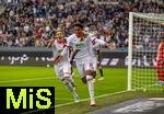 04.10.2025, Fussball 1. Bundesliga 2025/2026, 6.Spieltag, FC Augsburg - VfL Wolfsburg, in der WWK-Arena Augsburg. Torjubel Noahkai Dominic Banks (re, FC Augsburg).  Kristjan Jakic (FC Augsburg), 