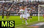 04.10.2025, Fussball 1. Bundesliga 2025/2026, 6.Spieltag, FC Augsburg - VfL Wolfsburg, in der WWK-Arena Augsburg. Torjubel Noahkai Dominic Banks (FC Augsburg).  Kristjan Jakic (FC Augsburg), 