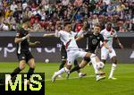 04.10.2025, Fussball 1. Bundesliga 2025/2026, 6.Spieltag, FC Augsburg - VfL Wolfsburg, in der WWK-Arena Augsburg. Torschuss zum 1:0 von Noahkai Dominic Banks (mitte,FC Augsburg).  