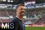 04.10.2025, Fussball 1. Bundesliga 2025/2026, 6.Spieltag, FC Augsburg - VfL Wolfsburg, in der WWK-Arena Augsburg. Trainer Sandro Wagner (FC Augsburg) gut gelaunt.