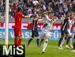04.10.2025, Fussball 1. Bundesliga 2025/2026, 6.Spieltag, FC Augsburg - VfL Wolfsburg, in der WWK-Arena Augsburg. Torjubel Mert Kmr (FC Augsburg) 