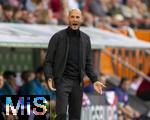 04.10.2025, Fussball 1. Bundesliga 2025/2026, 6.Spieltag, FC Augsburg - VfL Wolfsburg, in der WWK-Arena Augsburg. Trainer Paul Simonis (Wolfsburg) gibt Anweisungen.