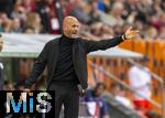 04.10.2025, Fussball 1. Bundesliga 2025/2026, 6.Spieltag, FC Augsburg - VfL Wolfsburg, in der WWK-Arena Augsburg. Trainer Paul Simonis (Wolfsburg) gibt Anweisungen.