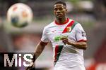 04.10.2025, Fussball 1. Bundesliga 2025/2026, 6.Spieltag, FC Augsburg - VfL Wolfsburg, in der WWK-Arena Augsburg. Samuel Emmanuel Essende Mbongu (FC Augsburg) am Ball 