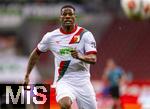 04.10.2025, Fussball 1. Bundesliga 2025/2026, 6.Spieltag, FC Augsburg - VfL Wolfsburg, in der WWK-Arena Augsburg. Samuel Emmanuel Essende Mbongu (FC Augsburg) am Ball 