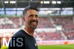 04.10.2025, Fussball 1. Bundesliga 2025/2026, 6.Spieltag, FC Augsburg - VfL Wolfsburg, in der WWK-Arena Augsburg. Trainer Sandro Wagner (FC Augsburg) 