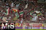 04.10.2025, Fussball 1. Bundesliga 2025/2026, 6.Spieltag, FC Augsburg - VfL Wolfsburg, in der WWK-Arena Augsburg. Fans Augsburg in ihrer Kurve.