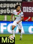 04.10.2025, Fussball 1. Bundesliga 2025/2026, 6.Spieltag, FC Augsburg - VfL Wolfsburg, in der WWK-Arena Augsburg. Han-Noah Massengo (FC Augsburg) am Ball 