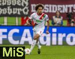 04.10.2025, Fussball 1. Bundesliga 2025/2026, 6.Spieltag, FC Augsburg - VfL Wolfsburg, in der WWK-Arena Augsburg. Han-Noah Massengo (FC Augsburg) am Ball 