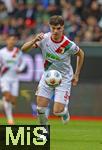 04.10.2025, Fussball 1. Bundesliga 2025/2026, 6.Spieltag, FC Augsburg - VfL Wolfsburg, in der WWK-Arena Augsburg. Mert Kmr (FC Augsburg) am Ball 