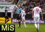 04.10.2025, Fussball 1. Bundesliga 2025/2026, 6.Spieltag, FC Augsburg - VfL Wolfsburg, in der WWK-Arena Augsburg. Schiedsrichter Benjamin Brand 