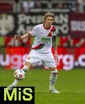 04.10.2025, Fussball 1. Bundesliga 2025/2026, 6.Spieltag, FC Augsburg - VfL Wolfsburg, in der WWK-Arena Augsburg. Kristjan Jakic (FC Augsburg) am Ball 