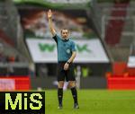 04.10.2025, Fussball 1. Bundesliga 2025/2026, 6.Spieltag, FC Augsburg - VfL Wolfsburg, in der WWK-Arena Augsburg. Schiedsrichter Benjamin Brand  