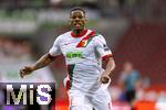 04.10.2025, Fussball 1. Bundesliga 2025/2026, 6.Spieltag, FC Augsburg - VfL Wolfsburg, in der WWK-Arena Augsburg. Samuel Emmanuel Essende Mbongu (FC Augsburg) im Lauf 