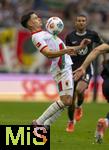 04.10.2025, Fussball 1. Bundesliga 2025/2026, 6.Spieltag, FC Augsburg - VfL Wolfsburg, in der WWK-Arena Augsburg. Fabian Rieder (FC Augsburg) nimmt den Ball an.