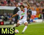 04.10.2025, Fussball 1. Bundesliga 2025/2026, 6.Spieltag, FC Augsburg - VfL Wolfsburg, in der WWK-Arena Augsburg. Han-Noah Massengo (FC Augsburg) Schuss.