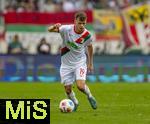 04.10.2025, Fussball 1. Bundesliga 2025/2026, 6.Spieltag, FC Augsburg - VfL Wolfsburg, in der WWK-Arena Augsburg. Robin Fellhauer (Augsburg) am Ball 