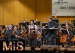 04.10..2025, Internationales Klassikfestival: Festival der Nationen 2025, im Kurhaus Bad Wrishofen (Unterallgu), Die international gefeierte Geigerin Soyoung Yoon (Sdkorea) fhrt Tschaikowskys Violinkonzert auf. Sie wurde 2012 mit dem Prix Young Artist of the Year beim Festival der Nationen ausgezeichnet. Mit dem Janacek Philharmonic Orchestra unter dem Dirigat von Andrey Boreyko. Sie tritt kurioserweise im Trachten-Dirndl aus einem Wrishofener Geschft auf, da ihr Gepck am Airport nicht angekommen war. Passend zur Oktoberfestzeit.