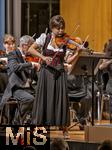 04.10..2025, Internationales Klassikfestival: Festival der Nationen 2025, im Kurhaus Bad Wrishofen (Unterallgu), Die international gefeierte Geigerin Soyoung Yoon (Sdkorea) fhrt Tschaikowskys Violinkonzert auf. Sie wurde 2012 mit dem Prix Young Artist of the Year beim Festival der Nationen ausgezeichnet. Mit dem Janacek Philharmonic Orchestra unter dem Dirigat von Andrey Boreyko. Sie tritt kurioserweise im Trachten-Dirndl aus einem Wrishofener Geschft auf, da ihr Gepck am Airport nicht angekommen war. Passend zur Oktoberfestzeit. 