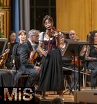 04.10..2025, Internationales Klassikfestival: Festival der Nationen 2025, im Kurhaus Bad Wrishofen (Unterallgu), Die international gefeierte Geigerin Soyoung Yoon (Sdkorea) fhrt Tschaikowskys Violinkonzert auf. Sie wurde 2012 mit dem Prix Young Artist of the Year beim Festival der Nationen ausgezeichnet. Mit dem Janacek Philharmonic Orchestra unter dem Dirigat von Andrey Boreyko. Sie tritt kurioserweise im Trachten-Dirndl aus einem Wrishofener Geschft auf, da ihr Gepck am Airport nicht angekommen war. Passend zur Oktoberfestzeit.