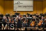 04.10..2025, Internationales Klassikfestival: Festival der Nationen 2025, im Kurhaus Bad Wrishofen (Unterallgu), Die international gefeierte Geigerin Soyoung Yoon (Sdkorea) fhrt Tschaikowskys Violinkonzert auf. Sie wurde 2012 mit dem Prix Young Artist of the Year beim Festival der Nationen ausgezeichnet. Mit dem Janacek Philharmonic Orchestra unter dem Dirigat von Andrey Boreyko. Sie tritt kurioserweise im Trachten-Dirndl aus einem Wrishofener Geschft auf, da ihr Gepck am Airport nicht angekommen war. Passend zur Oktoberfestzeit. 