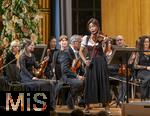04.10..2025, Internationales Klassikfestival: Festival der Nationen 2025, im Kurhaus Bad Wrishofen (Unterallgu), Die international gefeierte Geigerin Soyoung Yoon (Sdkorea) fhrt Tschaikowskys Violinkonzert auf. Sie wurde 2012 mit dem Prix Young Artist of the Year beim Festival der Nationen ausgezeichnet. Mit dem Janacek Philharmonic Orchestra unter dem Dirigat von Andrey Boreyko. Sie tritt kurioserweise im Trachten-Dirndl aus einem Wrishofener Geschft auf, da ihr Gepck am Airport nicht angekommen war. Passend zur Oktoberfestzeit.