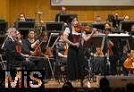 04.10..2025, Internationales Klassikfestival: Festival der Nationen 2025, im Kurhaus Bad Wrishofen (Unterallgu), Die international gefeierte Geigerin Soyoung Yoon (Sdkorea) fhrt Tschaikowskys Violinkonzert auf. Sie wurde 2012 mit dem Prix Young Artist of the Year beim Festival der Nationen ausgezeichnet. Mit dem Janacek Philharmonic Orchestra unter dem Dirigat von Andrey Boreyko. Sie tritt kurioserweise im Trachten-Dirndl aus einem Wrishofener Geschft auf, da ihr Gepck am Airport nicht angekommen war. Passend zur Oktoberfestzeit. 