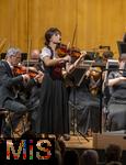 04.10..2025, Internationales Klassikfestival: Festival der Nationen 2025, im Kurhaus Bad Wrishofen (Unterallgu), Die international gefeierte Geigerin Soyoung Yoon (Sdkorea) fhrt Tschaikowskys Violinkonzert auf. Sie wurde 2012 mit dem Prix Young Artist of the Year beim Festival der Nationen ausgezeichnet. Mit dem Janacek Philharmonic Orchestra unter dem Dirigat von Andrey Boreyko. Sie tritt kurioserweise im Trachten-Dirndl aus einem Wrishofener Geschft auf, da ihr Gepck am Airport nicht angekommen war. Passend zur Oktoberfestzeit. 