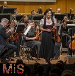 04.10..2025, Internationales Klassikfestival: Festival der Nationen 2025, im Kurhaus Bad Wrishofen (Unterallgu), Die international gefeierte Geigerin Soyoung Yoon (Sdkorea) fhrt Tschaikowskys Violinkonzert auf. Sie wurde 2012 mit dem Prix Young Artist of the Year beim Festival der Nationen ausgezeichnet. Mit dem Janacek Philharmonic Orchestra unter dem Dirigat von Andrey Boreyko. Sie tritt kurioserweise im Trachten-Dirndl aus einem Wrishofener Geschft auf, da ihr Gepck am Airport nicht angekommen war. Passend zur Oktoberfestzeit. 