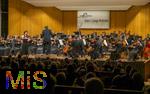 04.10..2025, Internationales Klassikfestival: Festival der Nationen 2025, im Kurhaus Bad Wrishofen (Unterallgu), Die international gefeierte Geigerin Soyoung Yoon (Sdkorea) fhrt Tschaikowskys Violinkonzert auf. Sie wurde 2012 mit dem Prix Young Artist of the Year beim Festival der Nationen ausgezeichnet. Mit dem Janacek Philharmonic Orchestra unter dem Dirigat von Andrey Boreyko. Sie tritt kurioserweise im Trachten-Dirndl aus einem Wrishofener Geschft auf, da ihr Gepck am Airport nicht angekommen war. Passend zur Oktoberfestzeit.
