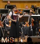 04.10..2025, Internationales Klassikfestival: Festival der Nationen 2025, im Kurhaus Bad Wrishofen (Unterallgu), Die international gefeierte Geigerin Soyoung Yoon (Sdkorea) fhrt Tschaikowskys Violinkonzert auf. Sie wurde 2012 mit dem Prix Young Artist of the Year beim Festival der Nationen ausgezeichnet. Mit dem Janacek Philharmonic Orchestra unter dem Dirigat von Andrey Boreyko. Sie tritt kurioserweise im Trachten-Dirndl aus einem Wrishofener Geschft auf, da ihr Gepck am Airport nicht angekommen war. Passend zur Oktoberfestzeit. 