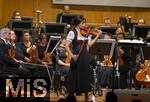 04.10..2025, Internationales Klassikfestival: Festival der Nationen 2025, im Kurhaus Bad Wrishofen (Unterallgu), Die international gefeierte Geigerin Soyoung Yoon (Sdkorea) fhrt Tschaikowskys Violinkonzert auf. Sie wurde 2012 mit dem Prix Young Artist of the Year beim Festival der Nationen ausgezeichnet. Mit dem Janacek Philharmonic Orchestra unter dem Dirigat von Andrey Boreyko. Sie tritt kurioserweise im Trachten-Dirndl aus einem Wrishofener Geschft auf, da ihr Gepck am Airport nicht angekommen war. Passend zur Oktoberfestzeit. 