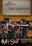 04.10..2025, Internationales Klassikfestival: Festival der Nationen 2025, im Kurhaus Bad Wrishofen (Unterallgu), Die international gefeierte Geigerin Soyoung Yoon (Sdkorea) fhrt Tschaikowskys Violinkonzert auf. Sie wurde 2012 mit dem Prix Young Artist of the Year beim Festival der Nationen ausgezeichnet. Mit dem Janacek Philharmonic Orchestra unter dem Dirigat von Andrey Boreyko. Sie tritt kurioserweise im Trachten-Dirndl aus einem Wrishofener Geschft auf, da ihr Gepck am Airport nicht angekommen war. Passend zur Oktoberfestzeit. 