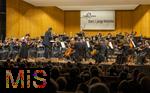 04.10..2025, Internationales Klassikfestival: Festival der Nationen 2025, im Kurhaus Bad Wrishofen (Unterallgu), Die international gefeierte Geigerin Soyoung Yoon (Sdkorea) fhrt Tschaikowskys Violinkonzert auf. Sie wurde 2012 mit dem Prix Young Artist of the Year beim Festival der Nationen ausgezeichnet. Mit dem Janacek Philharmonic Orchestra unter dem Dirigat von Andrey Boreyko. Sie tritt kurioserweise im Trachten-Dirndl aus einem Wrishofener Geschft auf, da ihr Gepck am Airport nicht angekommen war. Passend zur Oktoberfestzeit.
