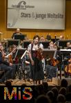 04.10..2025, Internationales Klassikfestival: Festival der Nationen 2025, im Kurhaus Bad Wrishofen (Unterallgu), Die international gefeierte Geigerin Soyoung Yoon (Sdkorea) fhrt Tschaikowskys Violinkonzert auf. Sie wurde 2012 mit dem Prix Young Artist of the Year beim Festival der Nationen ausgezeichnet. Mit dem Janacek Philharmonic Orchestra unter dem Dirigat von Andrey Boreyko. Sie tritt kurioserweise im Trachten-Dirndl aus einem Wrishofener Geschft auf, da ihr Gepck am Airport nicht angekommen war. Passend zur Oktoberfestzeit. 