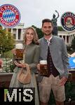 05.10.2025, Fussball Bundesliga 2025/2026, FC Bayern Mnchen Wiesnbesuch auf dem Oktoberfest 2025,  Torwart Sven Ulreich (FC Bayern Mnchen) mit Ehefrau