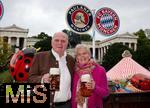 05.10.2025, Fussball Bundesliga 2025/2026, FC Bayern Mnchen Wiesnbesuch auf dem Oktoberfest 2025, Ehren-Prsident Uli Hoene (FC Bayern Mnchen, Hoeness) mit Frau Susi.