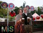 05.10.2025, Fussball Bundesliga 2025/2026, FC Bayern Mnchen Wiesnbesuch auf dem Oktoberfest 2025,  Vorstandsvorsitzender Jan-Christian Dreesen (FC Bayern Mnchen) mit Ehefrau 
