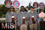 05.10.2025, Fussball Bundesliga 2025/2026, FC Bayern Mnchen Wiesnbesuch auf dem Oktoberfest 2025, v.li: Michael Olise (FC Bayern Mnchen), Alphonso Davies (FC Bayern Mnchen), Jamal Musiala (Bayern Mnchen)