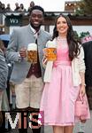 05.10.2025, Fussball Bundesliga 2025/2026, FC Bayern Mnchen Wiesnbesuch auf dem Oktoberfest 2025, Alphonso Davies (FC Bayern Mnchen) mit Frau.