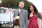 05.10.2025, Fussball Bundesliga 2025/2026, FC Bayern Mnchen Wiesnbesuch auf dem Oktoberfest 2025,  Konrad Laimer (FC Bayern Mnchen) mit Frau