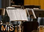 05.10..2025, Internationales Klassikfestival: Festival der Nationen 2025, im Kurhaus Bad Wrishofen (Unterallgu), Abschlussgala: Arienabend mit Elena Garanca (Mezzosopran), Dirigent Karel Mark Chichon, Janacek Philharmonic Orchestra Prag,  Notenbltter liegen bereit.