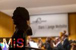05.10..2025, Internationales Klassikfestival: Festival der Nationen 2025, im Kurhaus Bad Wrishofen (Unterallgu), Abschlussgala: Arienabend mit Elena Garanca (Mezzosopran), Dirigent Karel Mark Chichon, Janacek Philharmonic Orchestra Prag,  Bste von Pfarrer Sebastian Kneipp im Gegenlicht