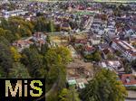 08.10.2025, Baustelle Lwenbru-Areal Bad Wrishofen, das alte Restaurant und ehemalige Brauerei wurde 2022 abgerissen um eine neue Wohnanlage zu errichten. Anfang Oktober Baubeginn der Firma Glass. Zwei groe Krne wurden aufgebaut, das Erdreich und Kies groflchig abgetragen und mit Lastwagen weggefahren.
