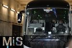 10.10.2025, Fussball WM-Qualifikation Europa 2025/26, 7.Spieltag,  Deutschland - Luxemburg, in der PreZero-Arena (Sinsheim). Trainer Julian Nagelsmann (Deutschland) sitzt mit seinen Co-Trainern noch im Bus.