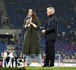 10.10.2025, Fussball WM-Qualifikation Europa 2025/26, 7.Spieltag,  Deutschland - Luxemburg, in der PreZero-Arena (Sinsheim). Moderatorin Esther Sedlaczek (Deutschland) und TV Experte Bastian Schweinsteiger (Deutschland).